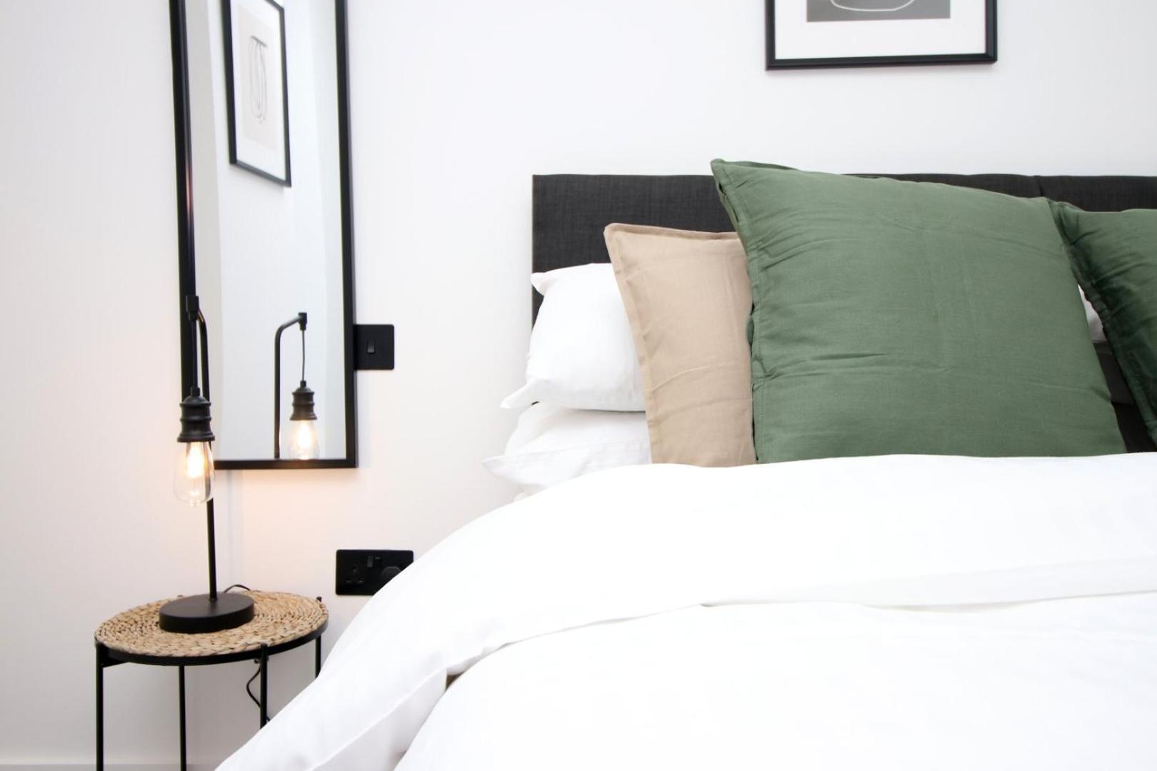2 Bedroom With Free Parking Swindon Zewnętrze zdjęcie