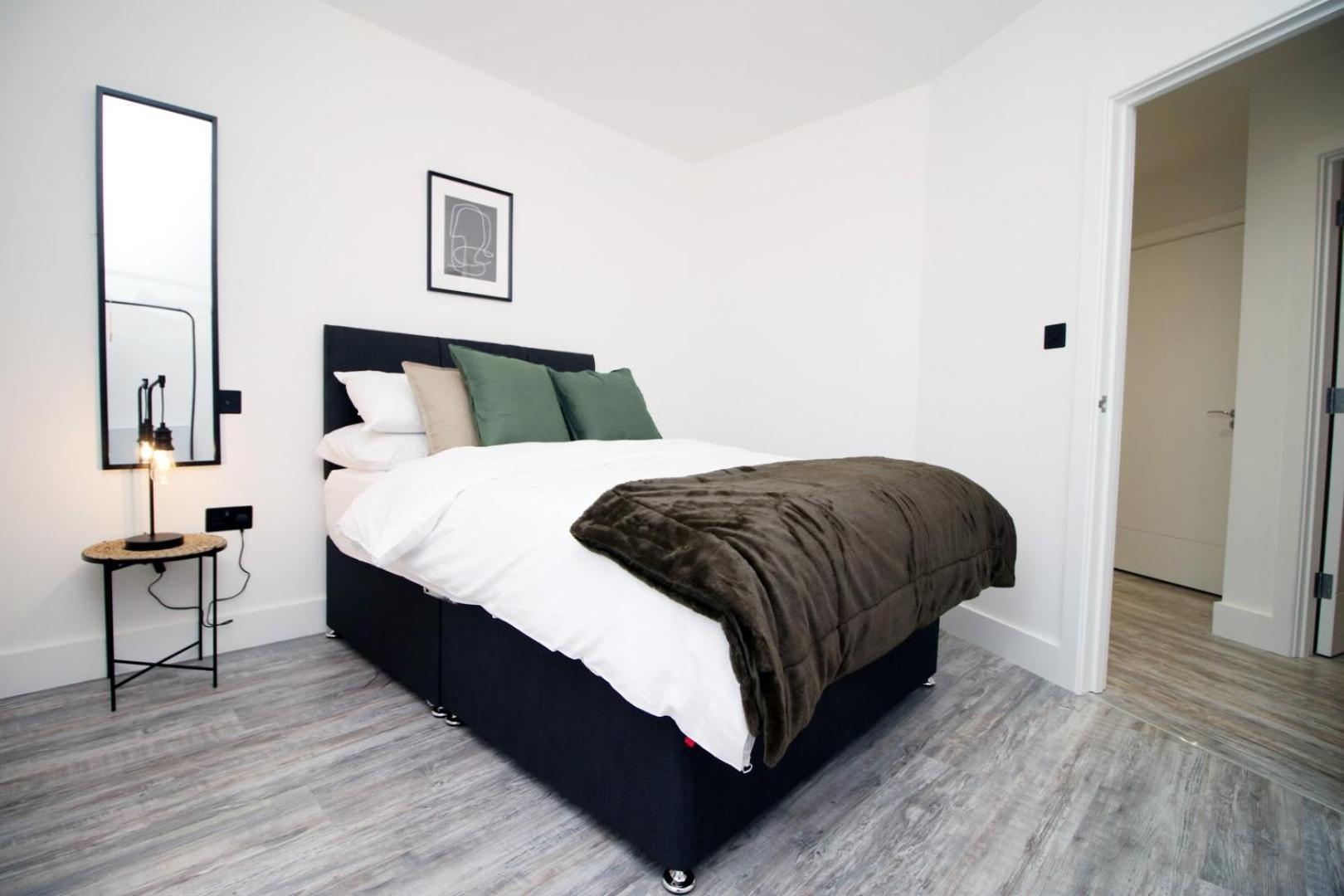 2 Bedroom With Free Parking Swindon Zewnętrze zdjęcie