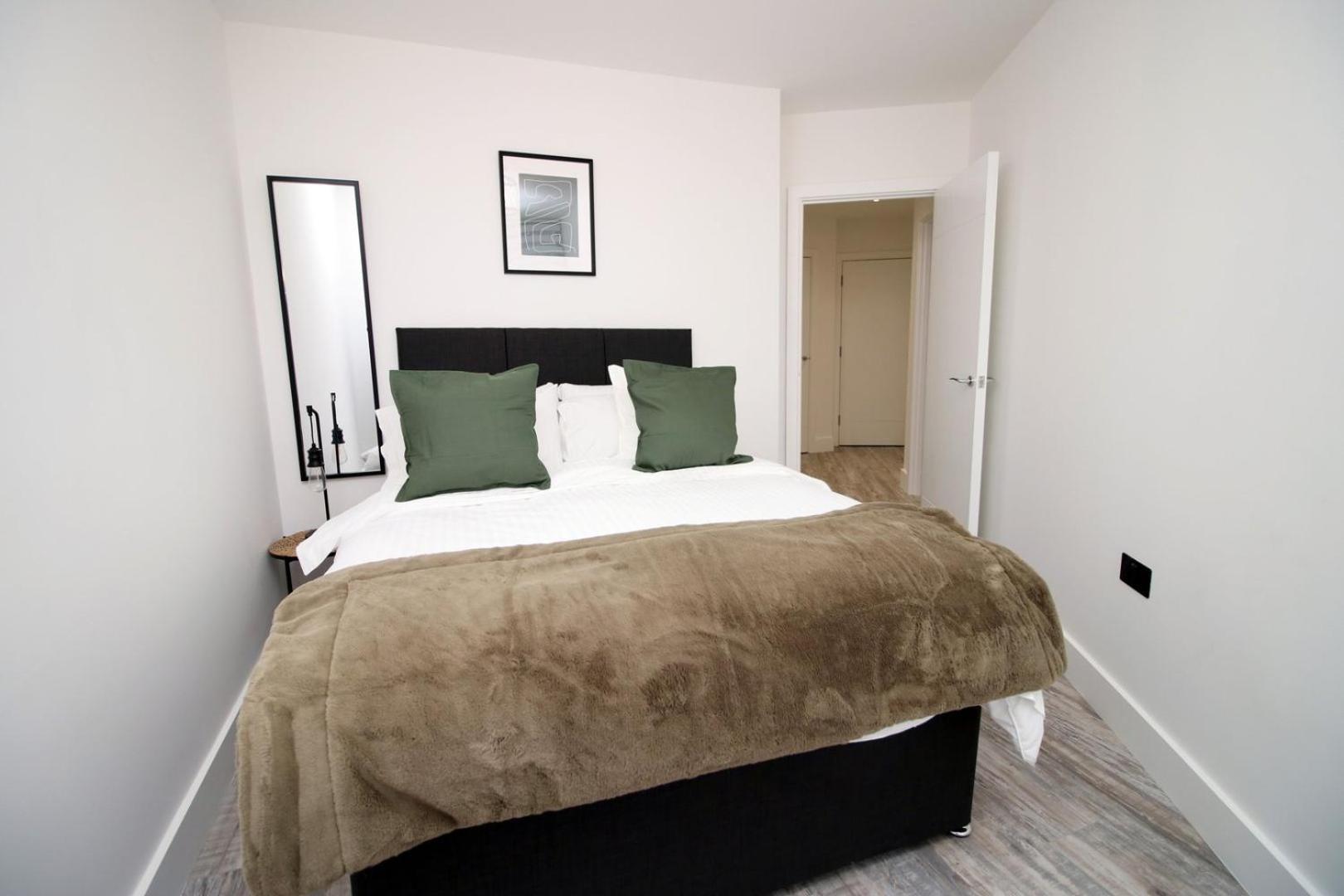 2 Bedroom With Free Parking Swindon Zewnętrze zdjęcie