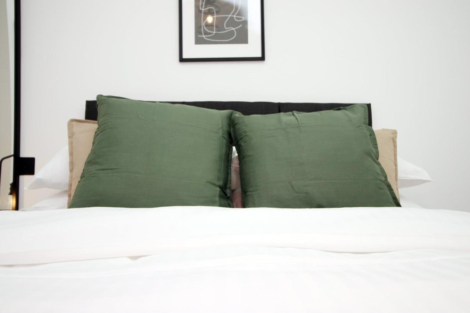 2 Bedroom With Free Parking Swindon Zewnętrze zdjęcie