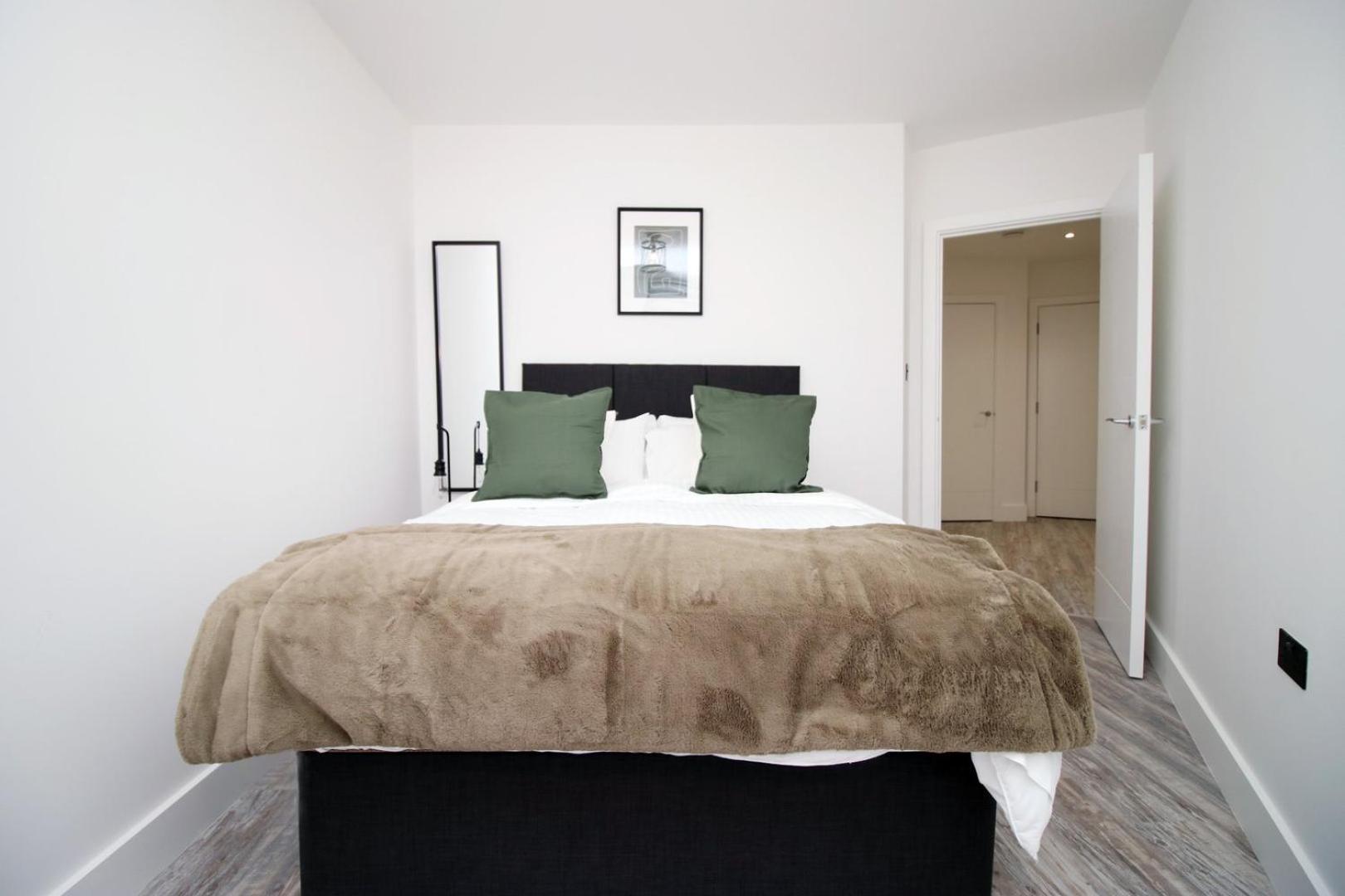 2 Bedroom With Free Parking Swindon Zewnętrze zdjęcie